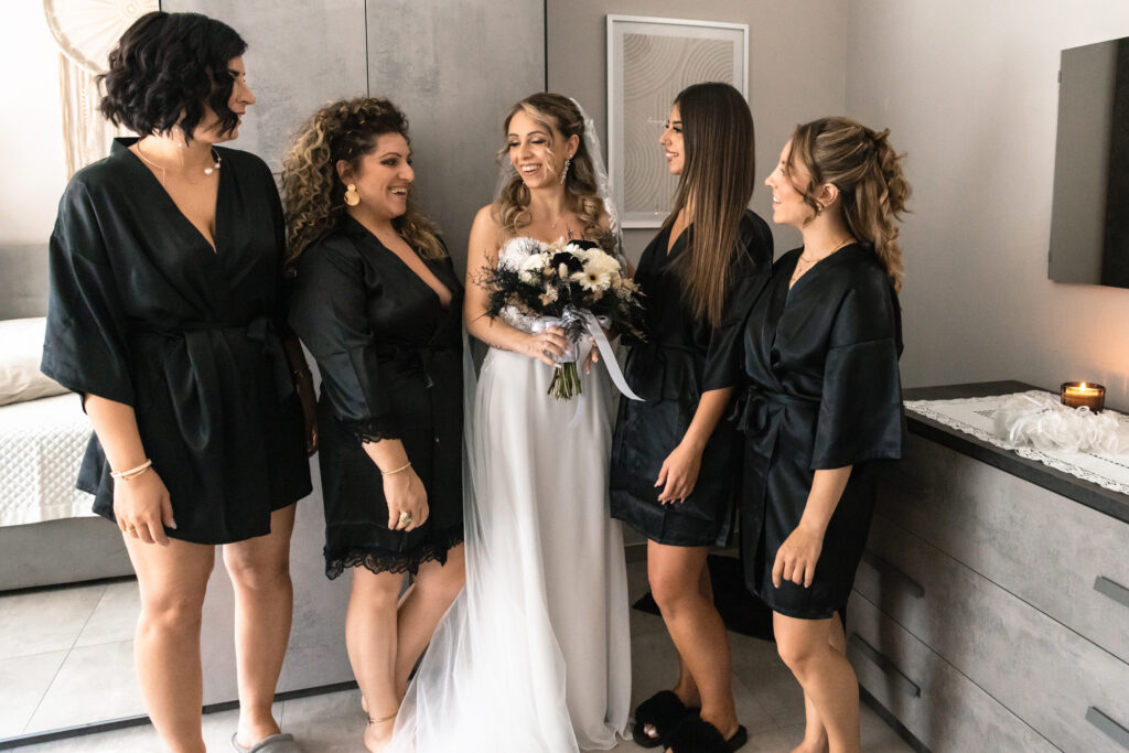 “Momento emozionante con le damigelle”