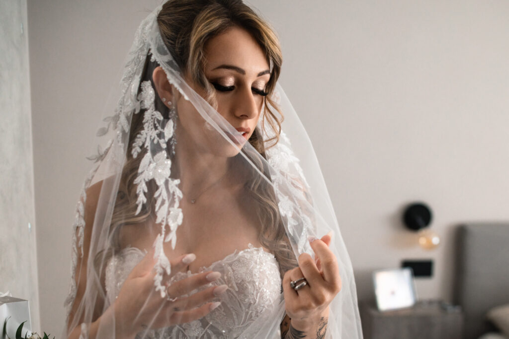 “Primo piano di Letizia con il velo”