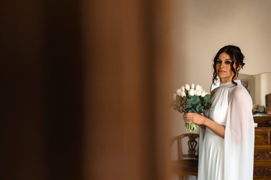 Sguardo di Arianna vestita e pronta per la cerimonia