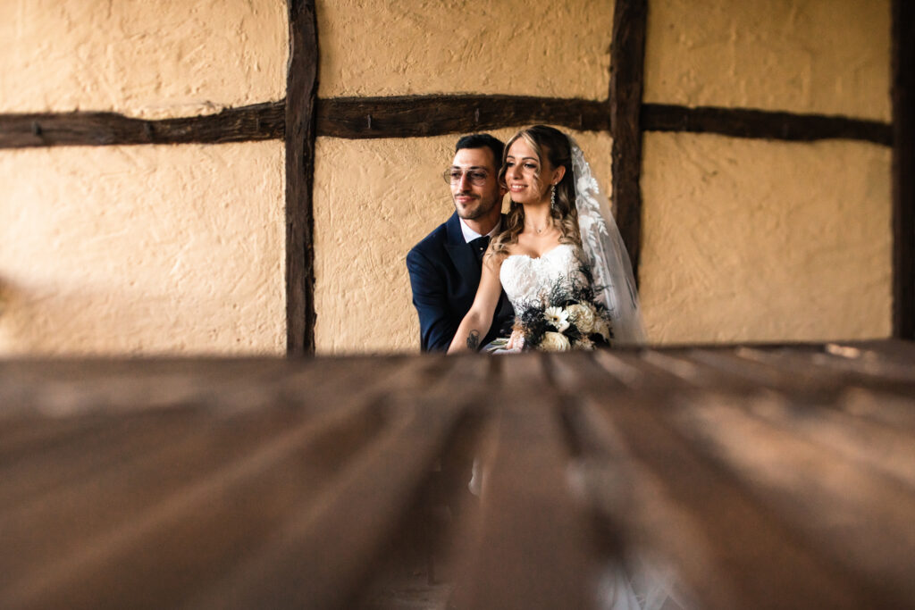 Letizia e Mirko in posa spontanea al ristorante Le 5 frecce