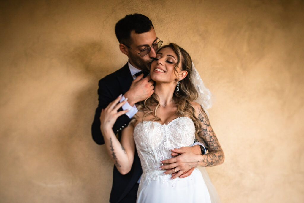 “Momento spontaneo durante le foto di coppia”