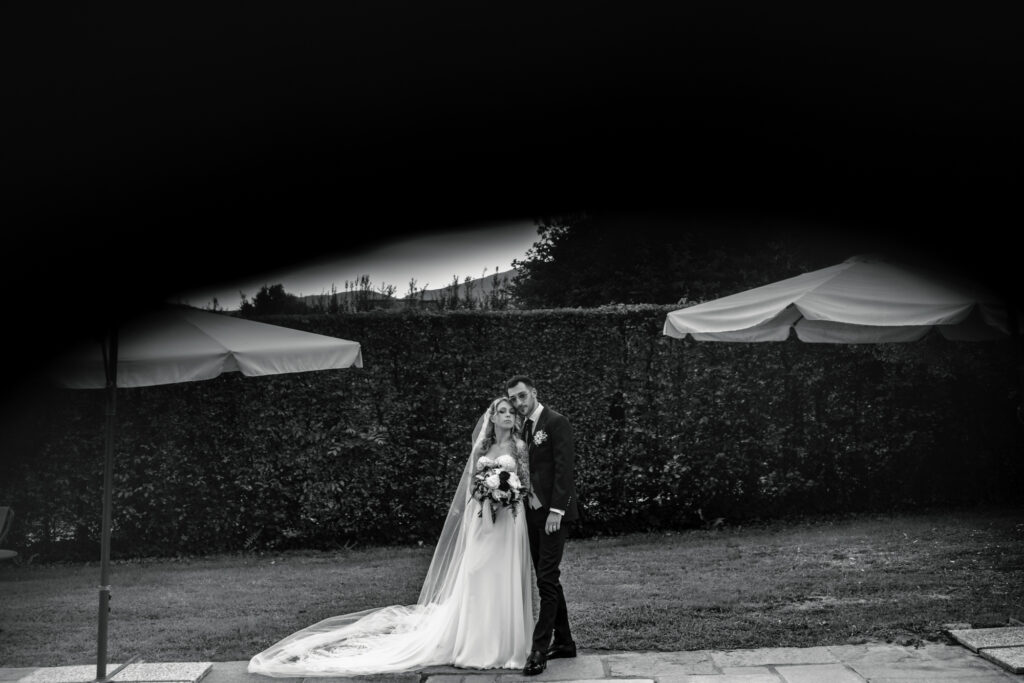 Posa romantica a bordo piscina