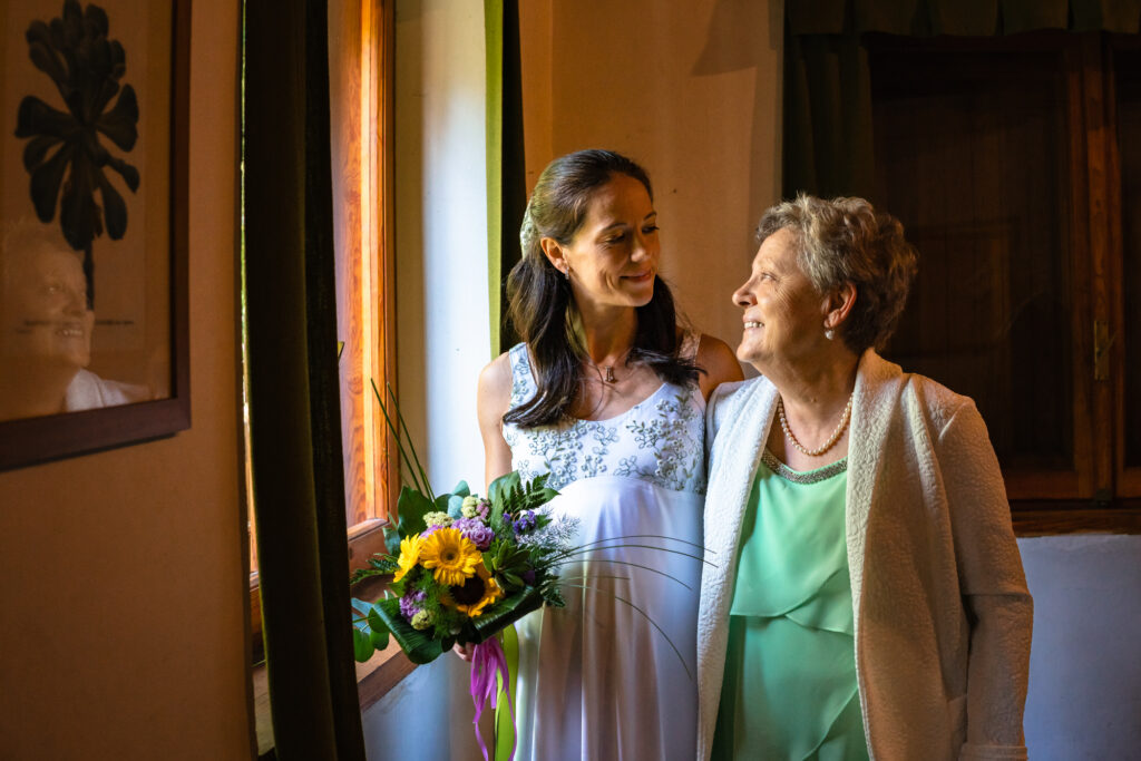 Un momento emozionante con la mamma della sposa