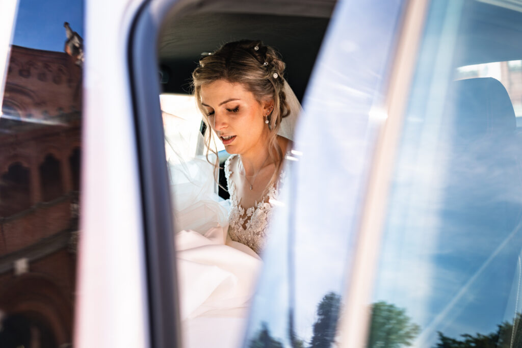 Arrivo della sposa in auto a Pollenzo