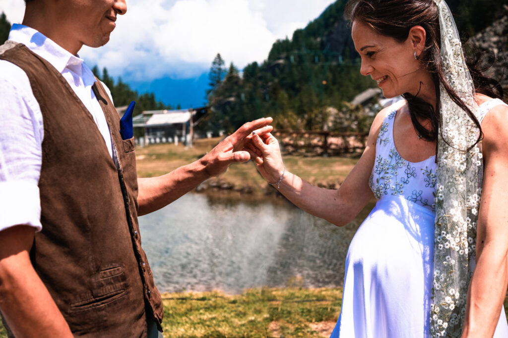 Primo piano degli sposi a Ceresole reale