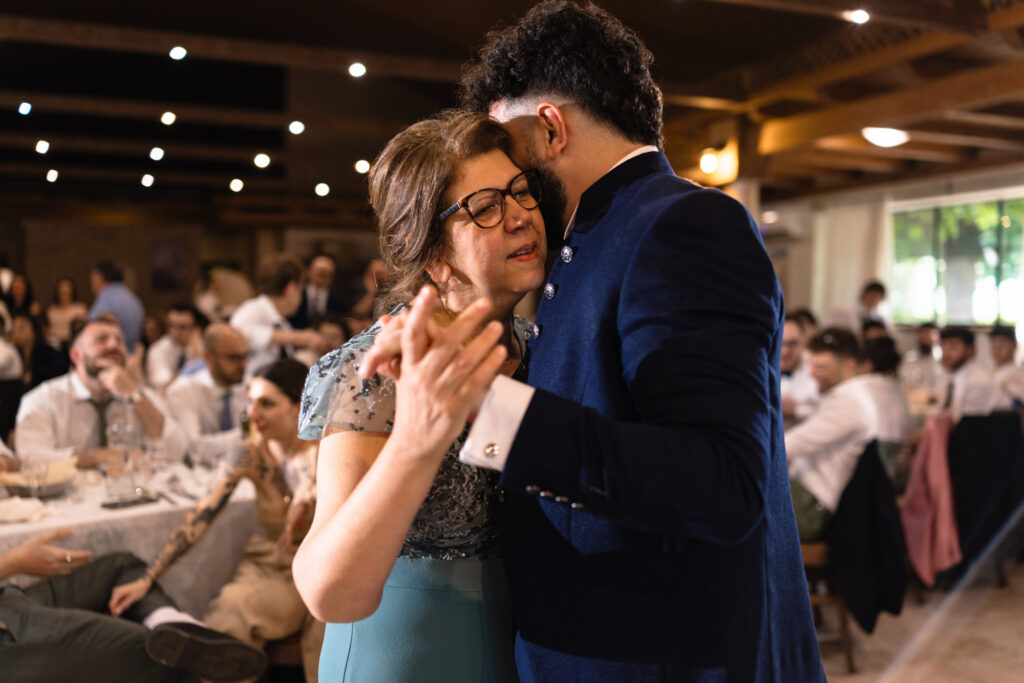 Ballo dello sposo con la mamma