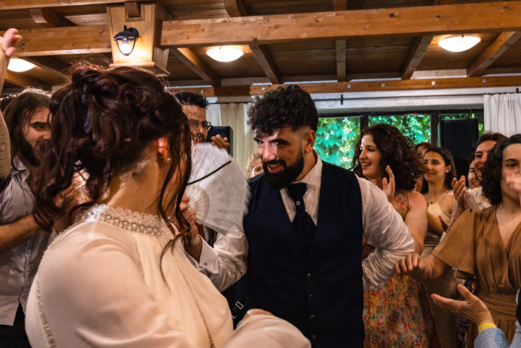 Momento della festa con gli sposi