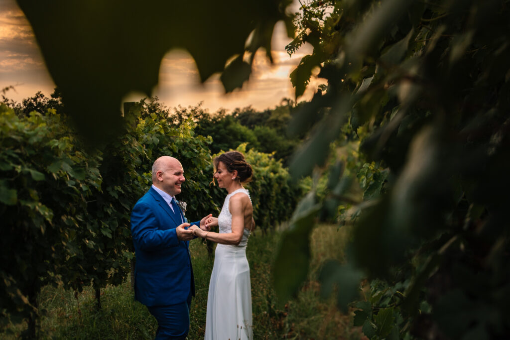 Foto di coppia al tramonto alla Tenuta Variselle Lago di Viverone