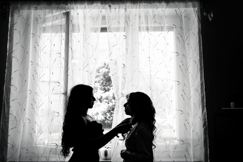 Ultimi ritocchi del parroco di Letizia