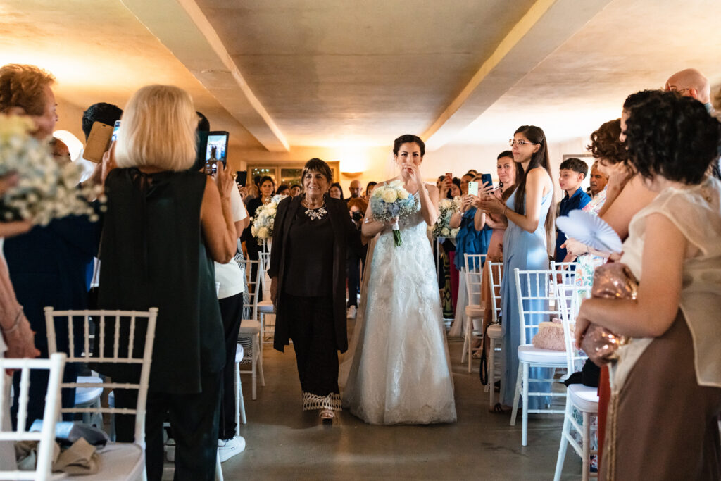 L'emozione della sposa quando vede lo sposo