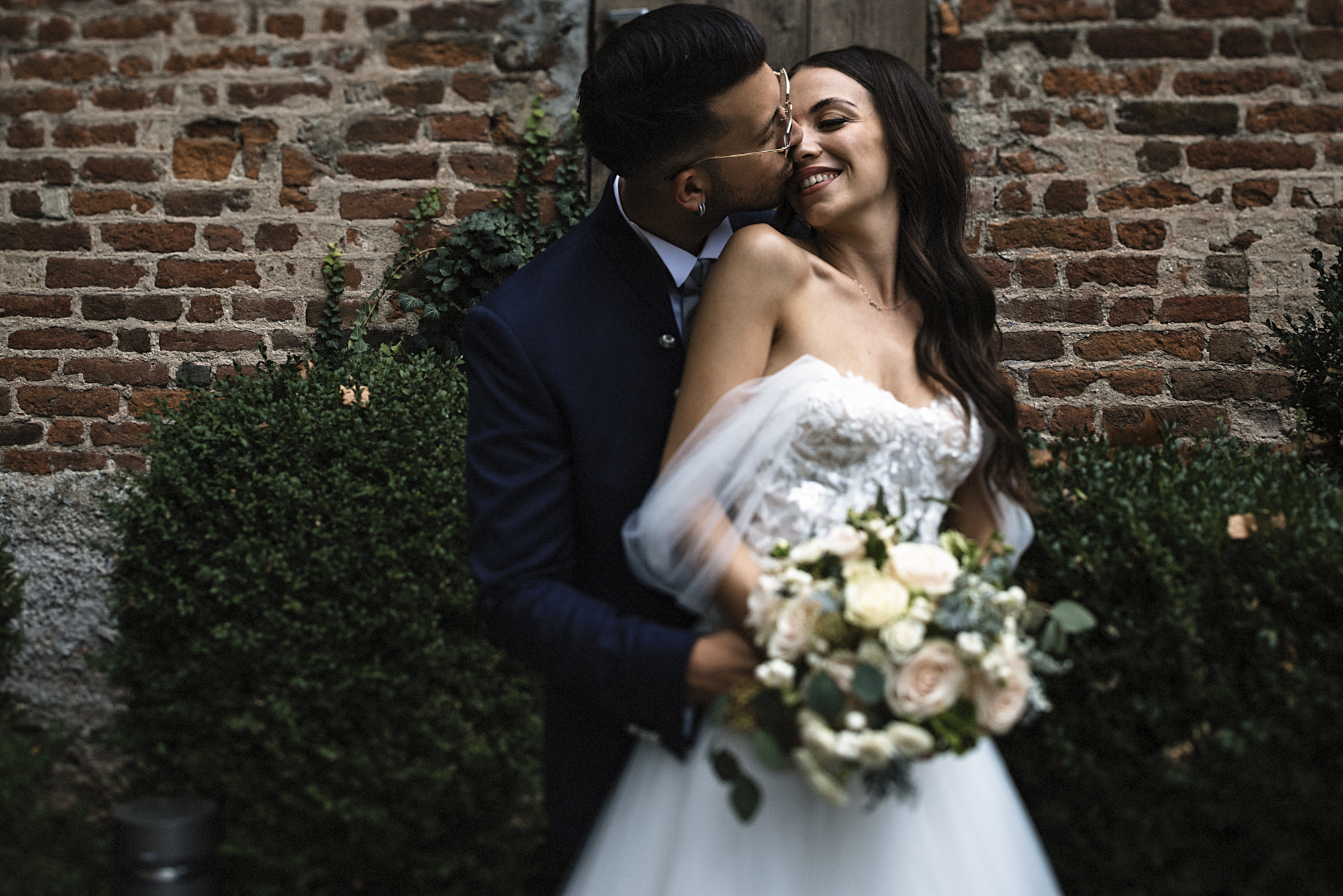 Come ottenere foto di matrimonio spontanee senza sentirsi in posa
